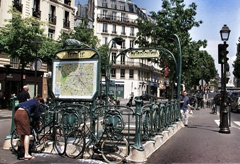 Bouche-de-Metro-Temple