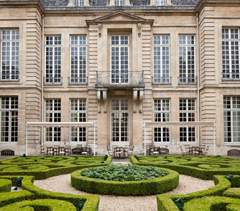 Hotel-de-Guenegaud-des-Brosses