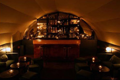 Boire-un-Verre-Curio-Parlor