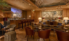 By-Night-Le-Bar-du-Bristol