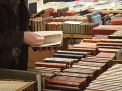 Antiquaire-Marche-du-Livre-Ancien-et-d-Occasion