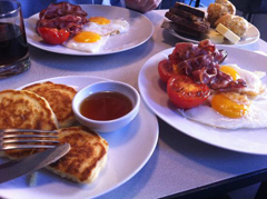 18-Bonne-table-Le-Bal-Cafe